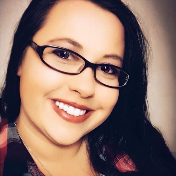 Meet your Posher, Karen - Picture 2 of 4